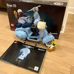 LEGO Vespa 125 in Light Blue (10298)